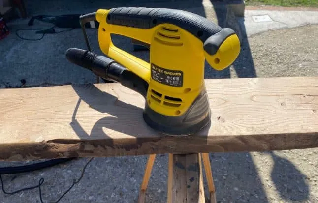 Comparaison visuelle entre le mouvement d'une ponceuse excentrique et une ponceuse orbitale