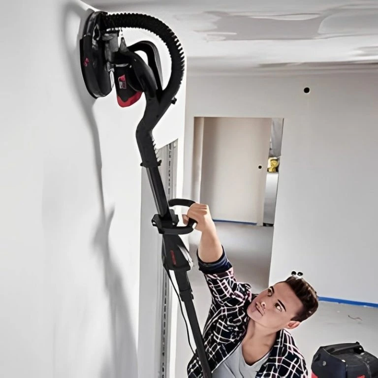 Ponceuse Menzer TBS 225 compacte en action